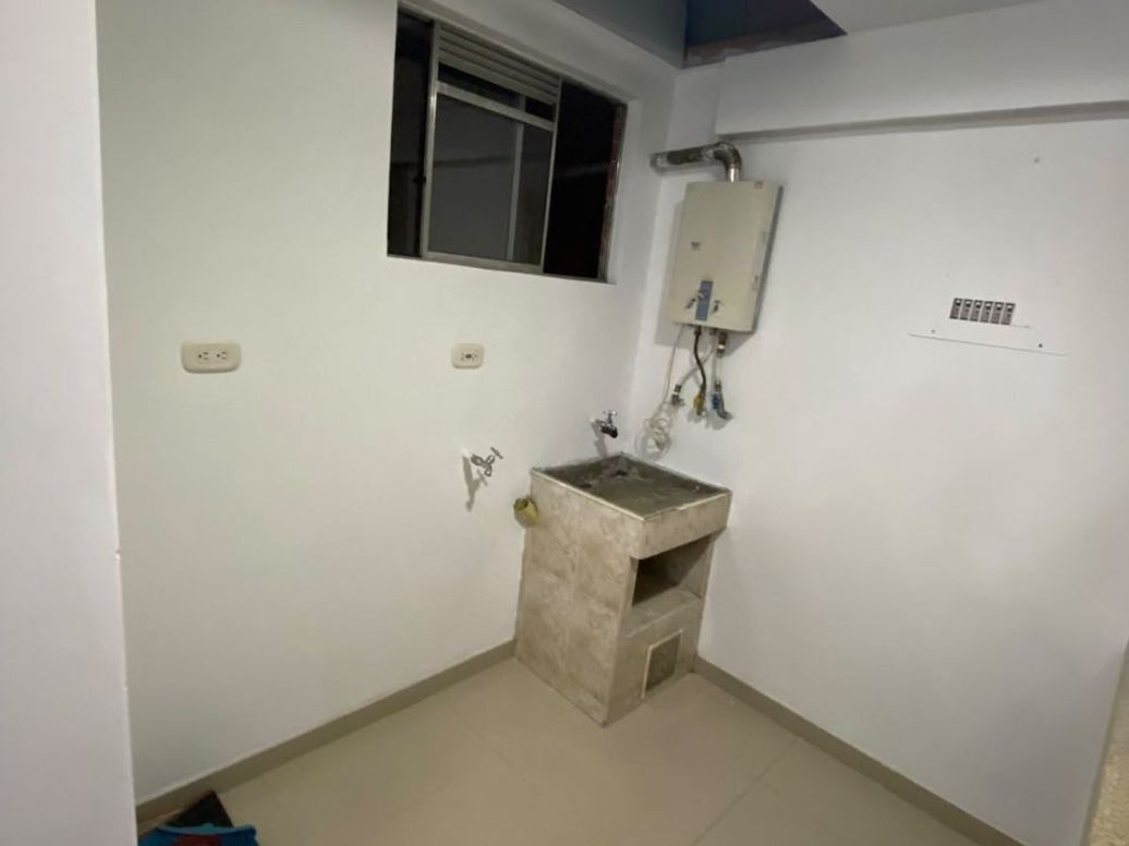 Apartamento de 2 alcobas en venta en Ub. Castilla Real, Bogotá, 49 m² · foto 4 de 7