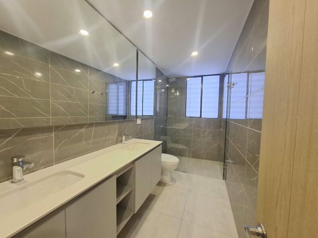 Apartamento de 3 alcobas en venta en La Esperanza Norte, Bogotá, 177 m² · foto 8 de 20
