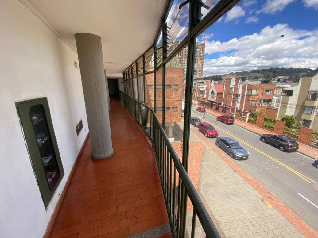 Apartamento de 2 alcobas en venta en Portales Del Norte, Bogotá, 77 m² · foto 3 de 20