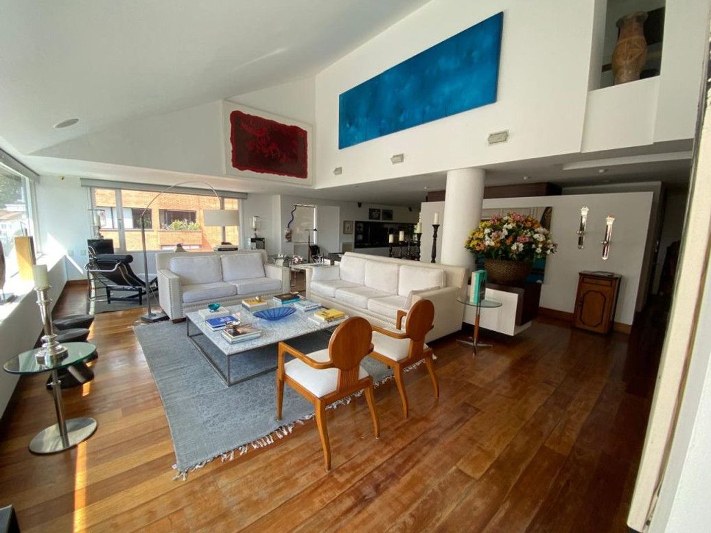 Apartamento de 3 alcobas en venta en El Refugio, Bogotá, 492 m² · foto 2 de 20