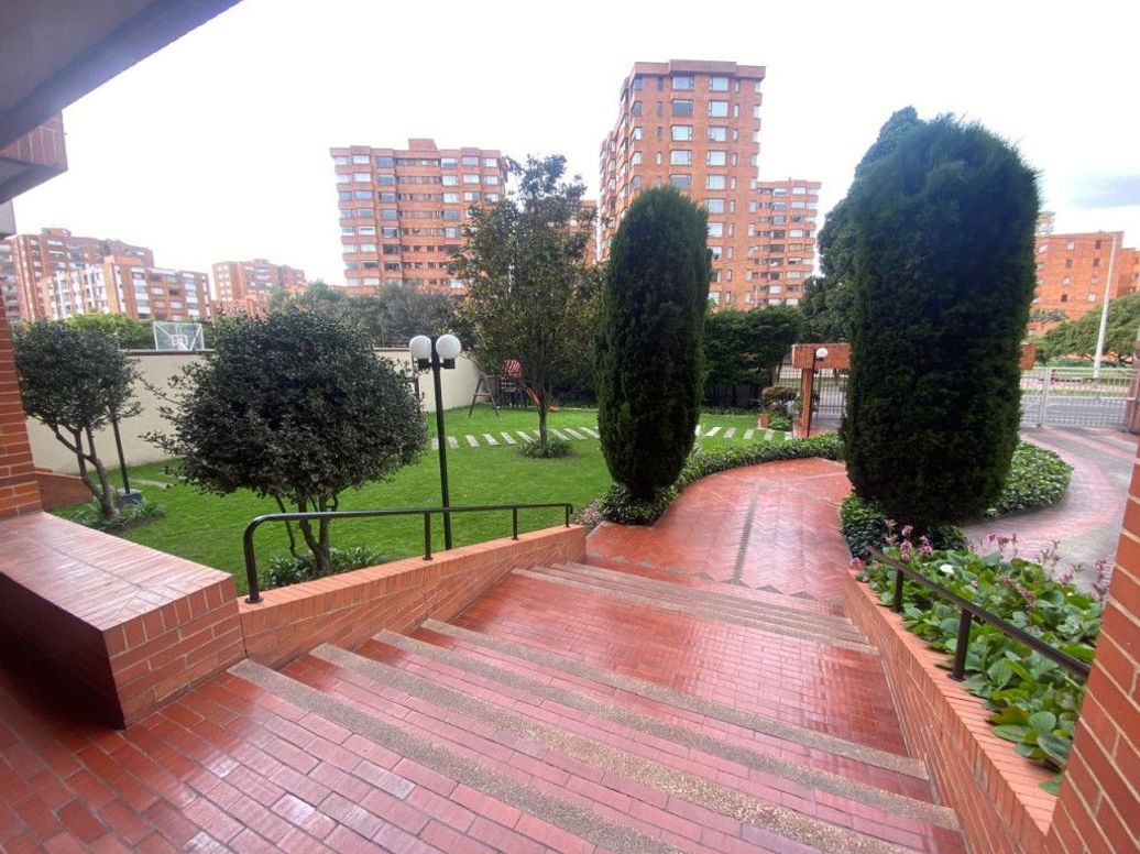Apartamento de 3 alcobas en venta en Cr. El Bosque, Bogotá, 193 m² · foto 2 de 20