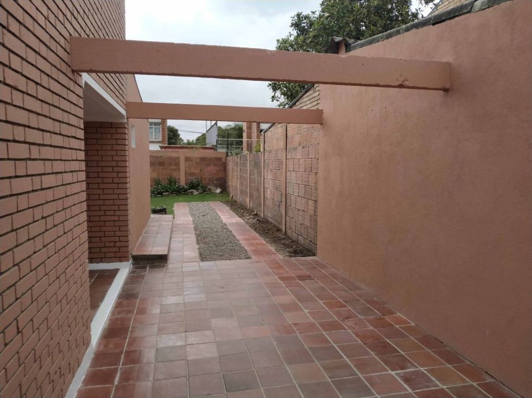 Casa de 5 alcobas en venta en Niza, Bogotá, 260 m² · foto 2 de 20