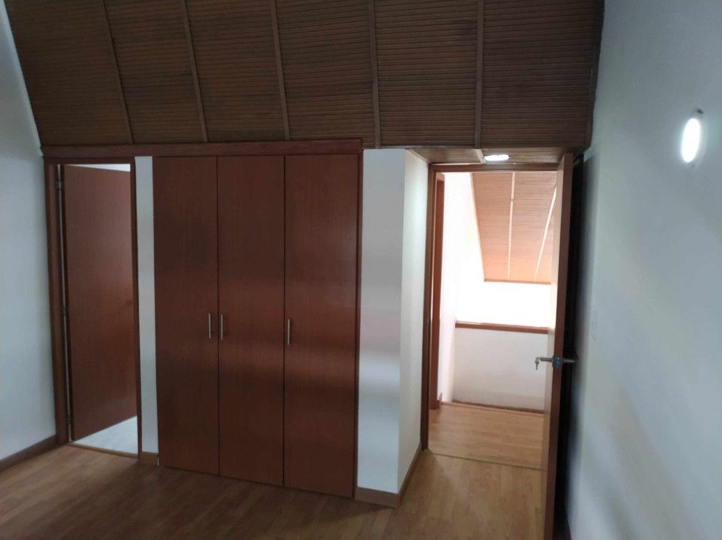 Casa de 5 alcobas en venta en Niza, Bogotá, 260 m² · foto 11 de 20