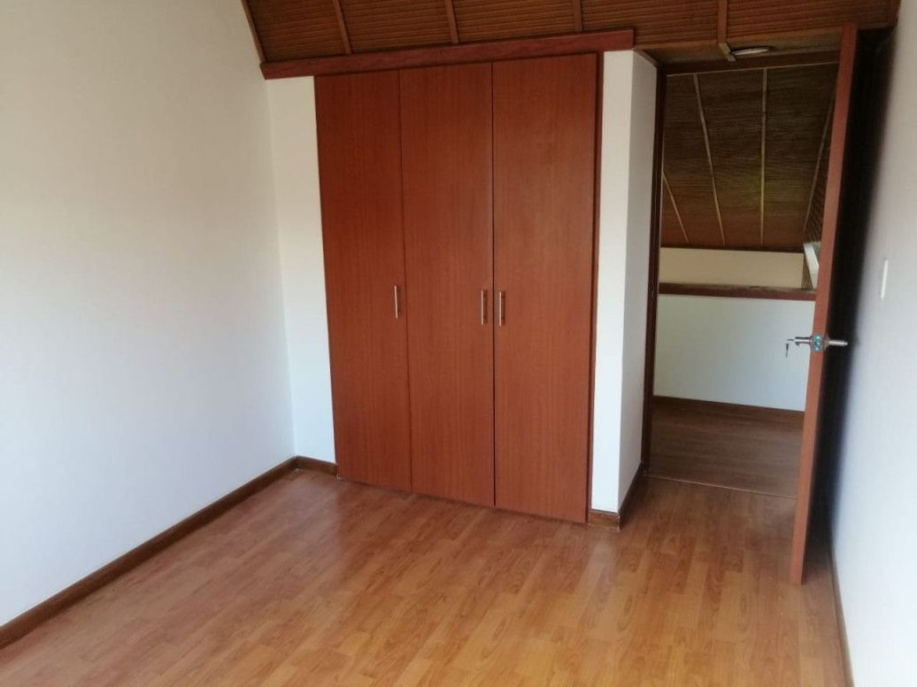 Casa de 5 alcobas en venta en Niza, Bogotá, 260 m² · foto 18 de 20