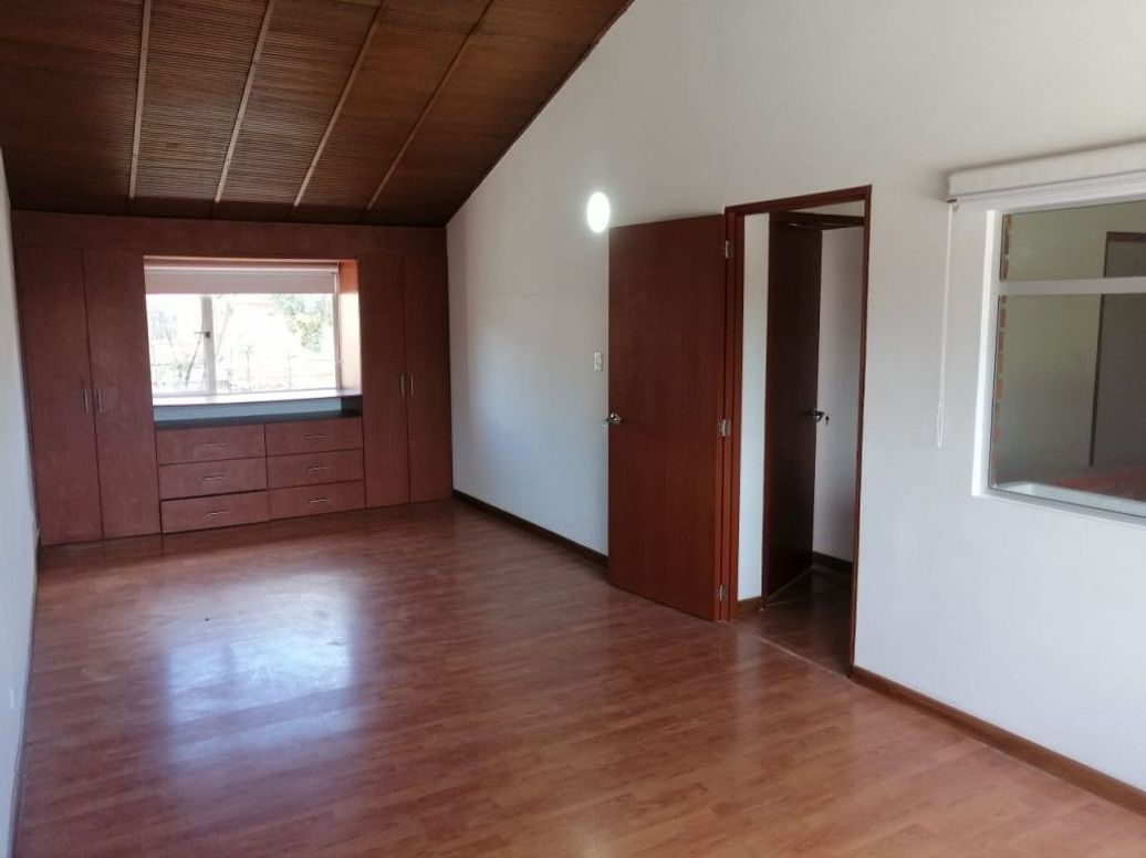 Casa de 5 alcobas en venta en Niza, Bogotá, 260 m² · foto 15 de 20