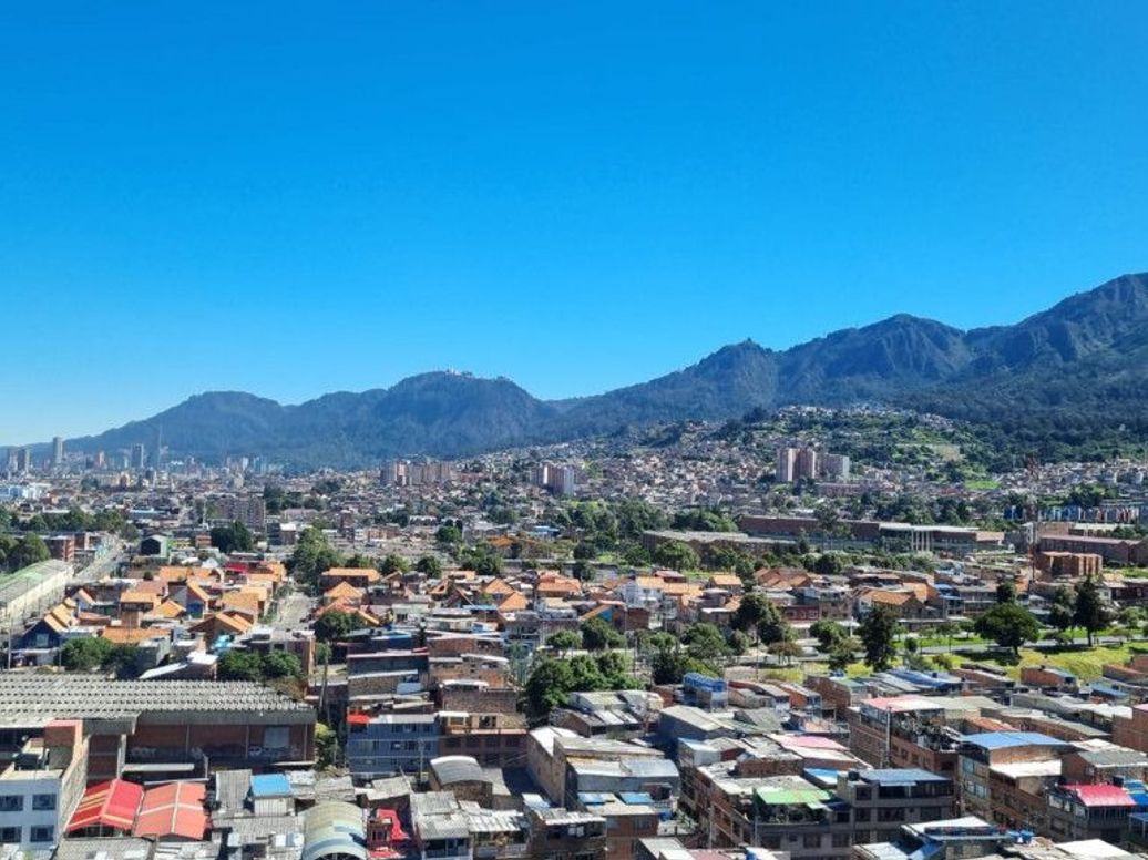Apartamento de 2 alcobas en venta en Ub. San Luis, Bogotá, 45 m² · foto 2 de 16