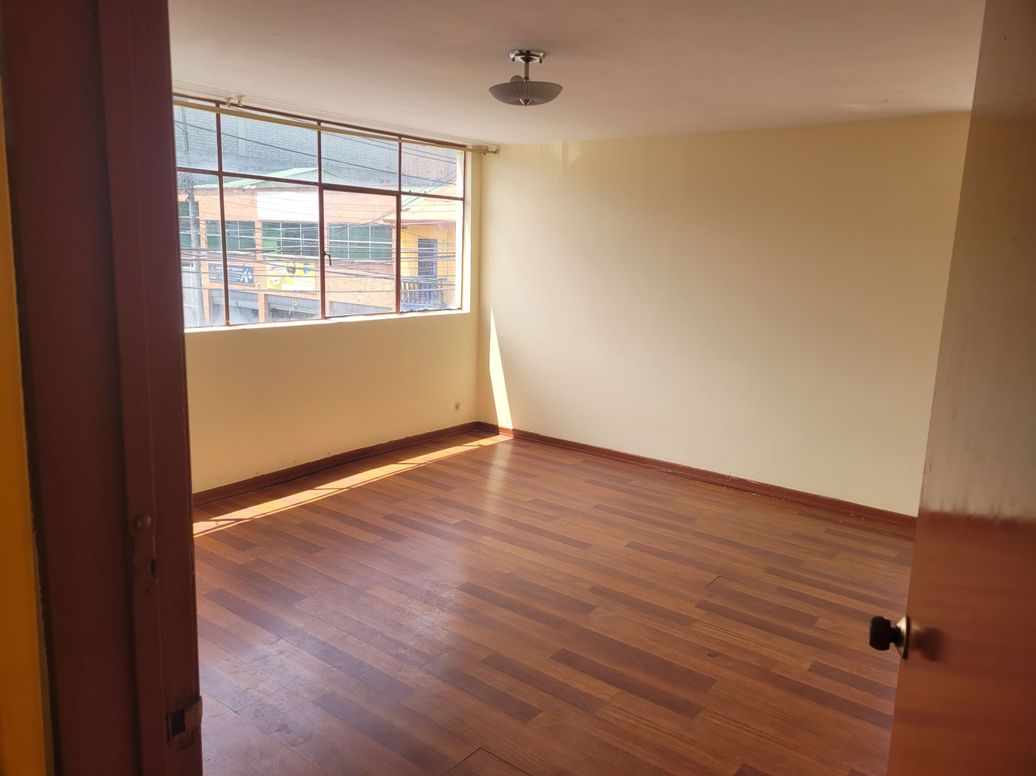 Casa de 5 alcobas en venta en Ricaurte, Bogotá, 251 m² · foto 9 de 20