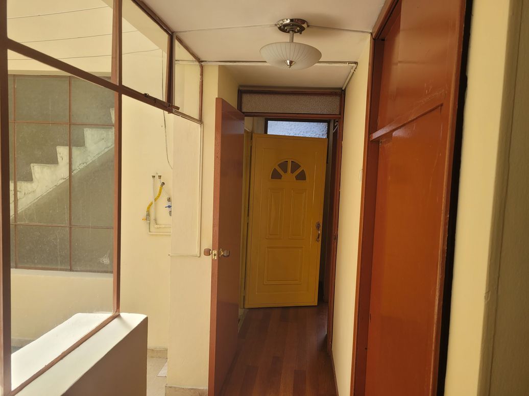 Casa de 5 alcobas en venta en Ricaurte, Bogotá, 251 m² · foto 10 de 20