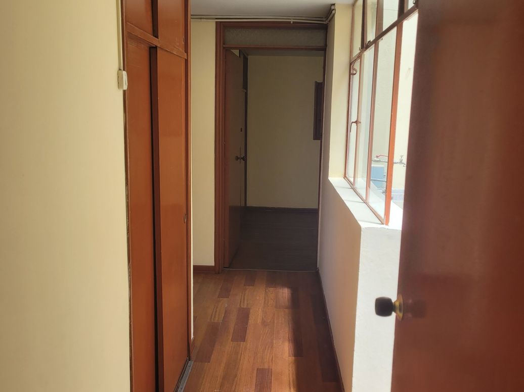 Casa de 5 alcobas en venta en Ricaurte, Bogotá, 251 m² · foto 11 de 20