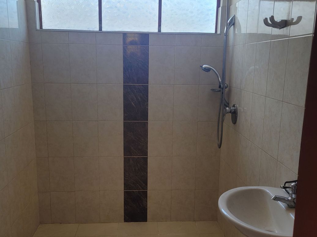 Casa de 5 alcobas en venta en Ricaurte, Bogotá, 251 m² · foto 18 de 20