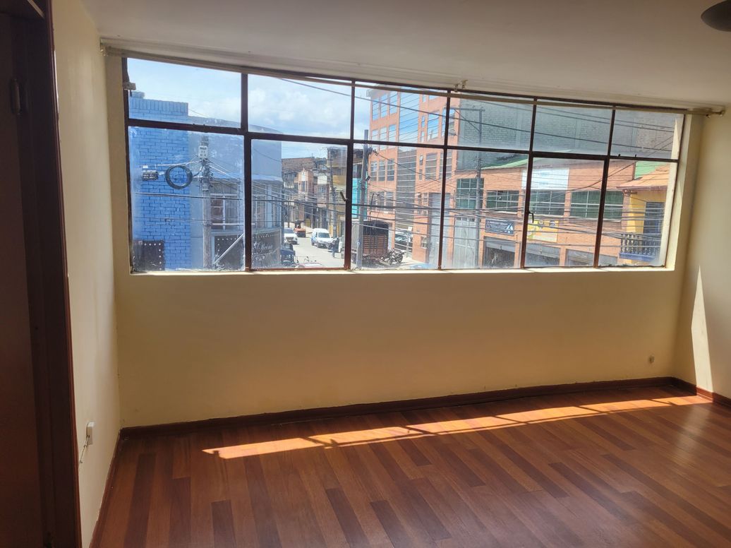 Casa de 5 alcobas en venta en Ricaurte, Bogotá, 251 m² · foto 13 de 20