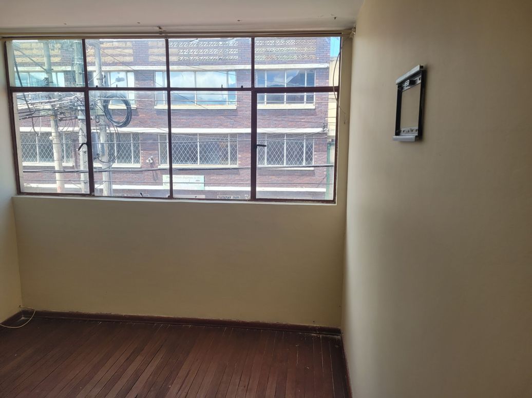 Casa de 5 alcobas en venta en Ricaurte, Bogotá, 251 m² · foto 16 de 20