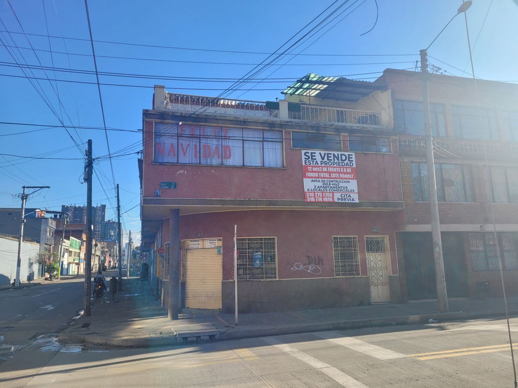 Casa de 5 alcobas en venta en Ricaurte, Bogotá, 251 m² · foto 3 de 20