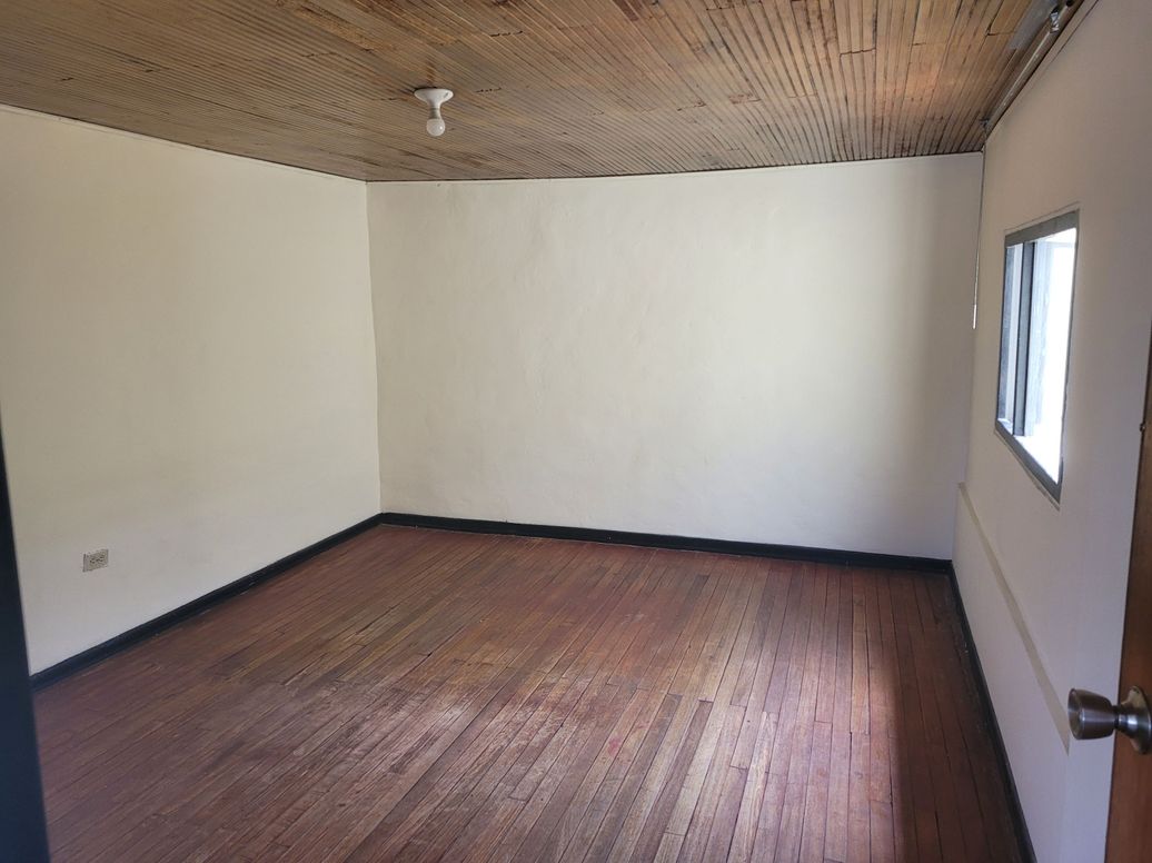 Casa de 5 alcobas en venta en Ricaurte, Bogotá, 251 m² · foto 19 de 20