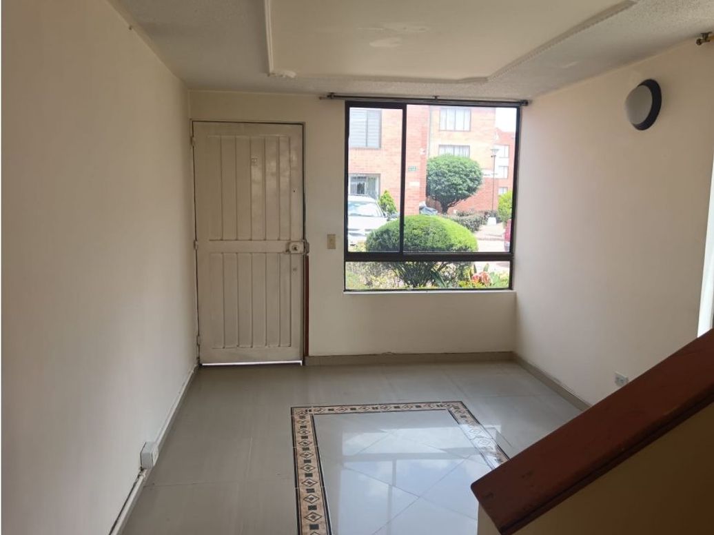 Casa de 3 alcobas en venta en Quintas De Santa Bárbara, Bogotá, 85 m² · foto 2 de 16