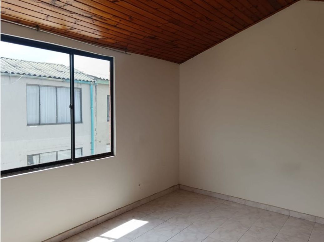 Casa de 3 alcobas en venta en Quintas De Santa Bárbara, Bogotá, 85 m² · foto 4 de 16