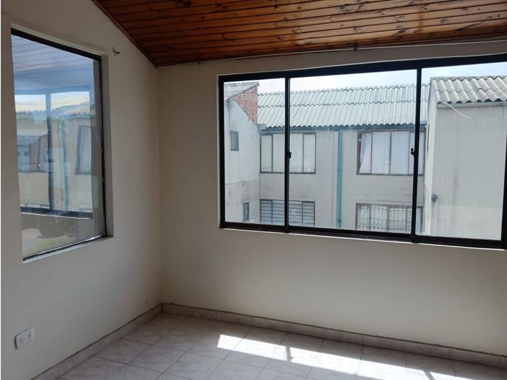 Casa de 3 alcobas en venta en Quintas De Santa Bárbara, Bogotá, 85 m² · foto 3 de 16