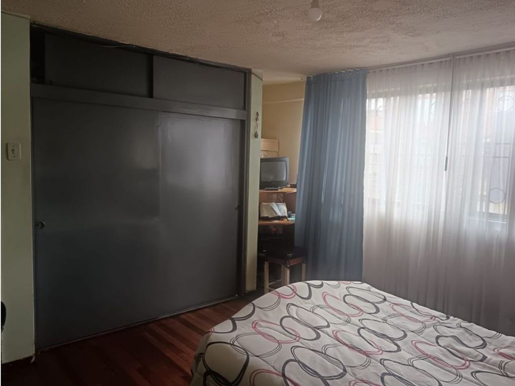 Casa de 5 alcobas en venta en José Joaquín Vargas, Bogotá, 195 m² · foto 2 de 15