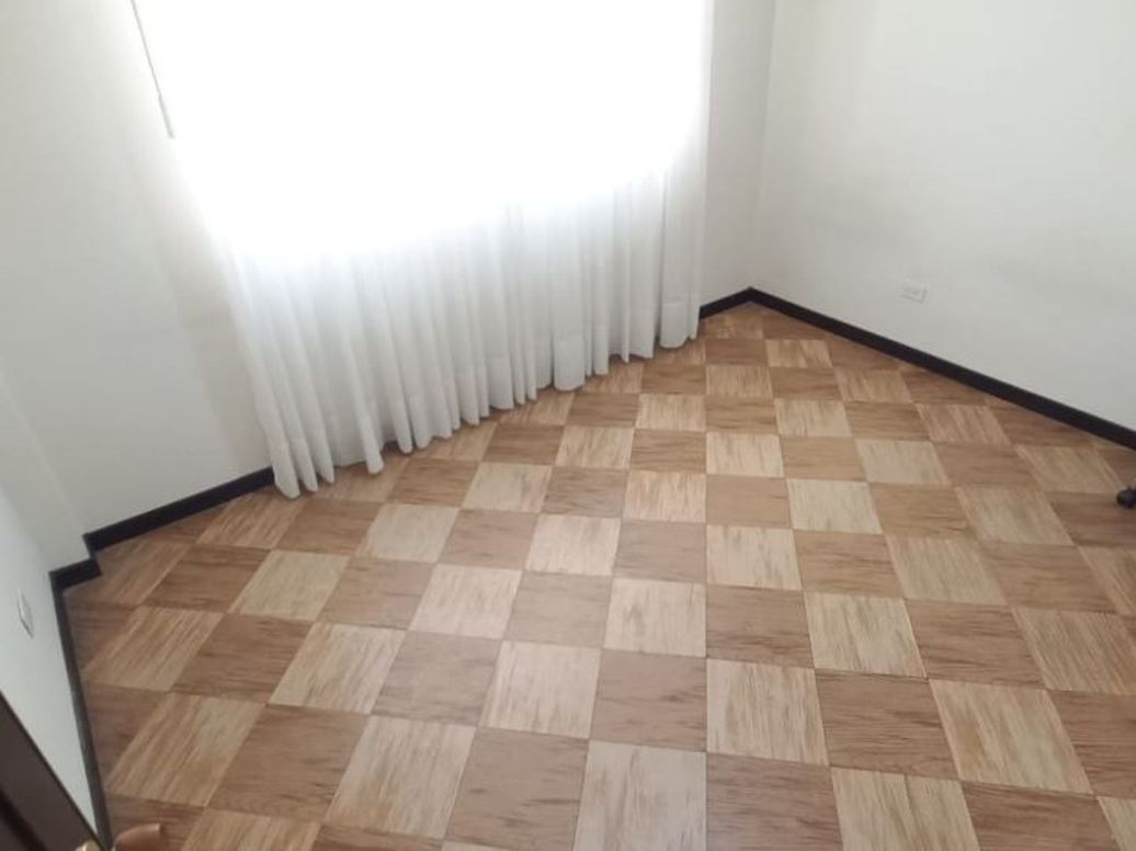 Casa de 4 alcobas en venta en Villas De Granada, Bogotá, 130 m² · foto 17 de 20