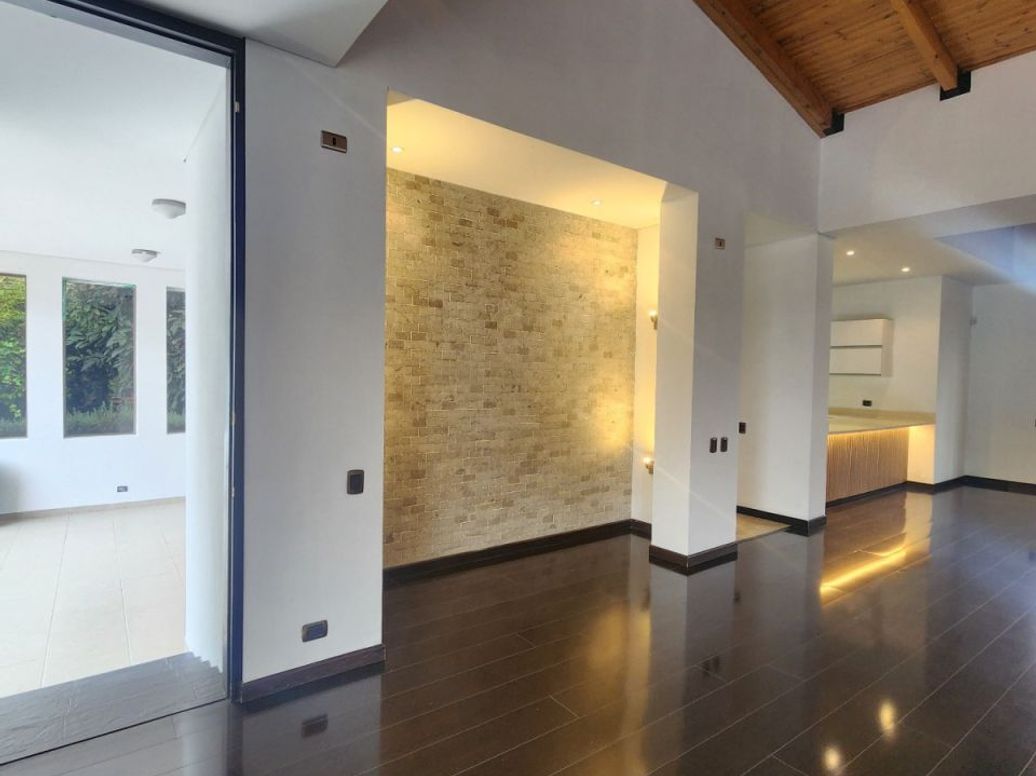 Casa de 3 alcobas en venta en Viveros, Bogotá, 346 m² · foto 2 de 20