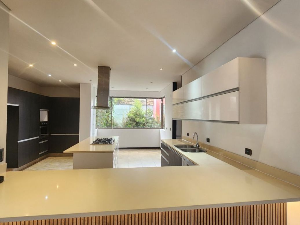 Casa de 3 alcobas en venta en Viveros, Bogotá, 346 m² · foto 3 de 20