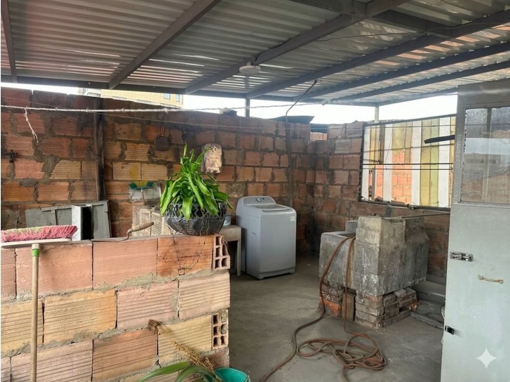 Casa de 5 alcobas en venta en Tunjuelito, Bogotá, 350 m² · foto 18 de 19