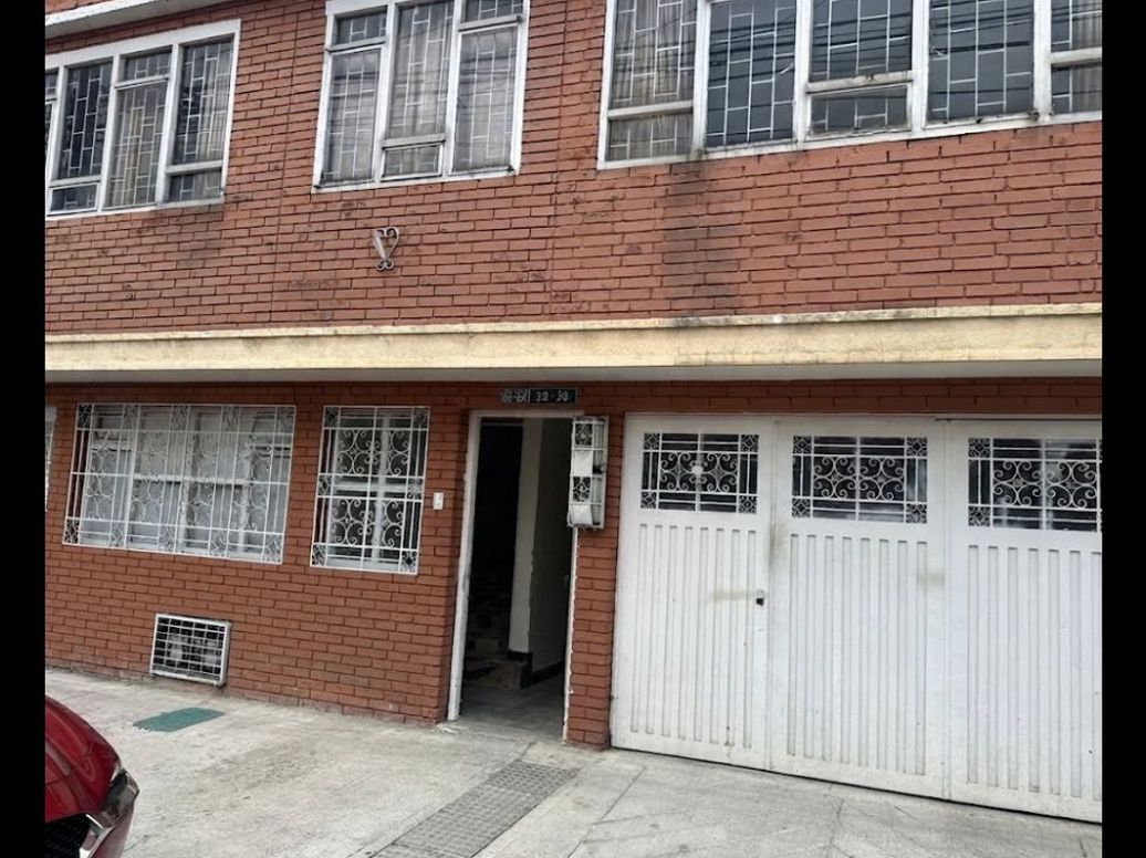 Casa de 5 alcobas en venta en Tunjuelito, Bogotá, 350 m² · foto 2 de 19