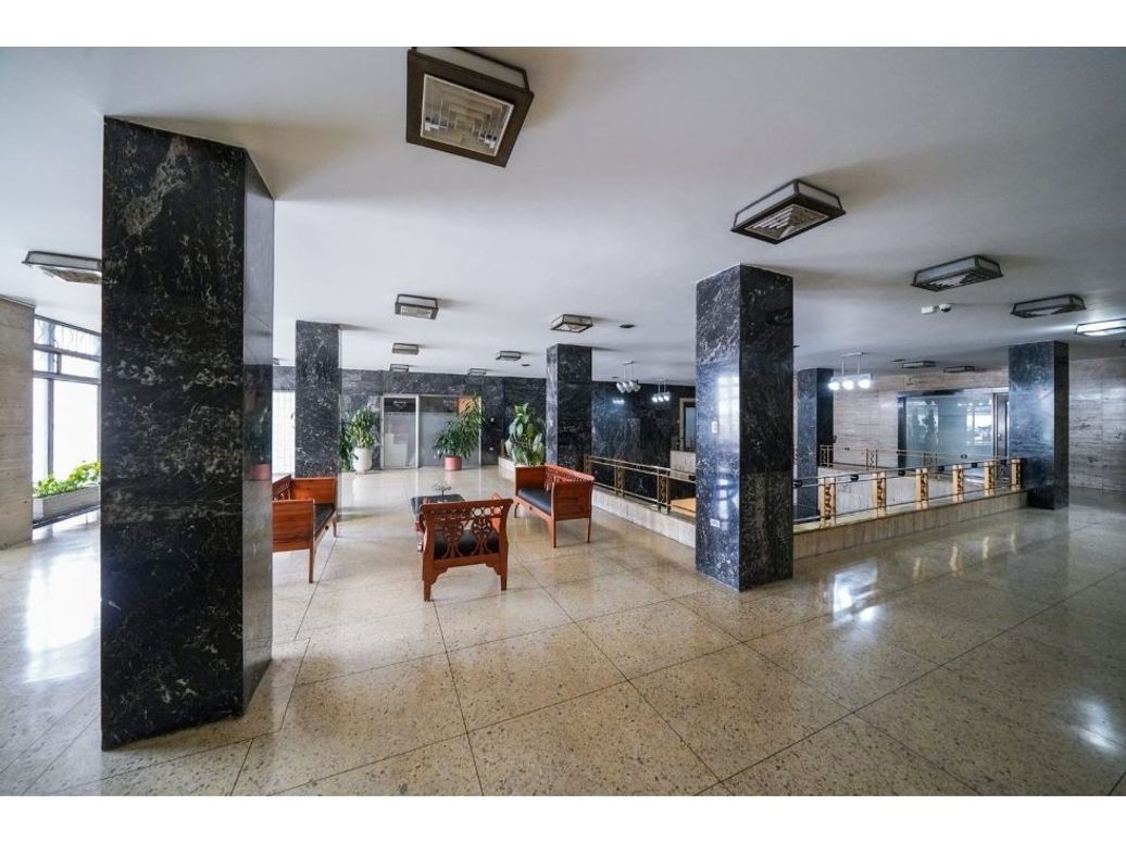 Apartamento de 3 alcobas en venta en San Martin, Bogotá, 165 m² · foto 3 de 20
