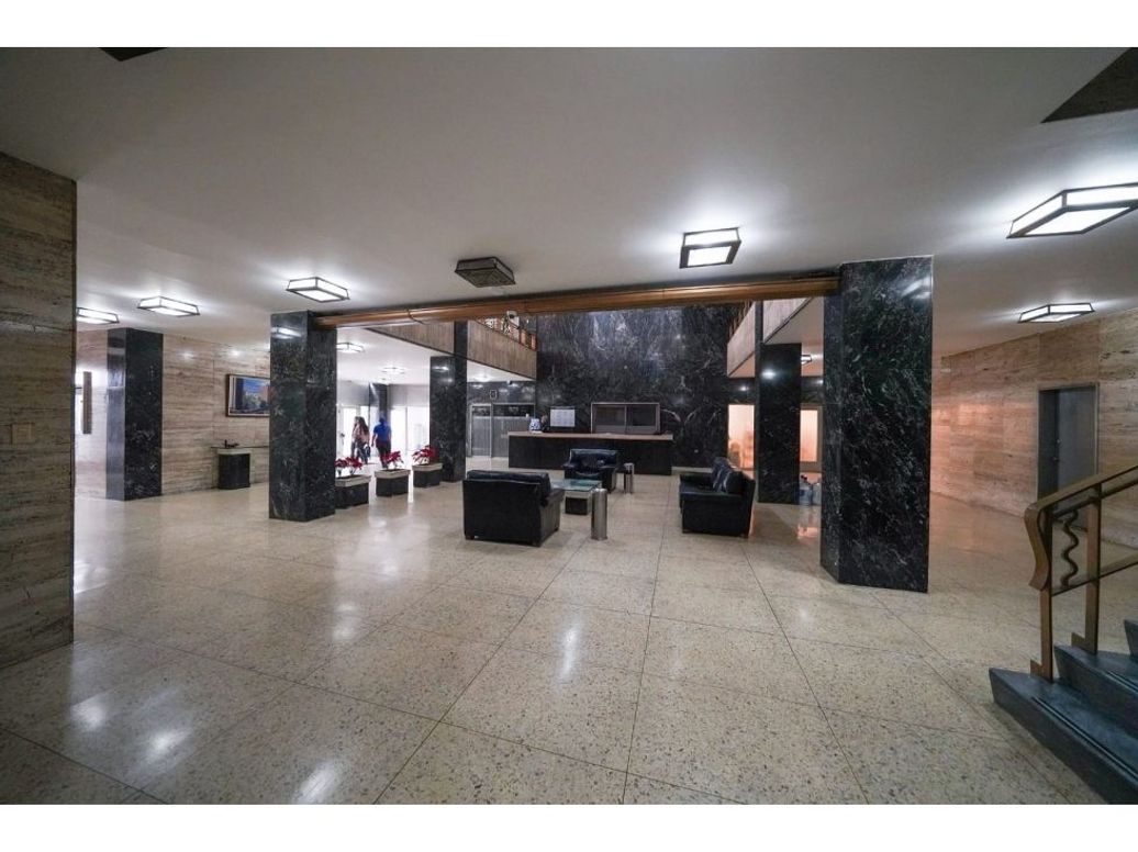 Apartamento de 3 alcobas en venta en San Martin, Bogotá, 165 m² · foto 2 de 20