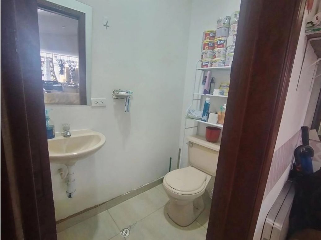 Casa de 10 alcobas en venta en San José Sur, Bogotá, 300 m² · foto 10 de 14