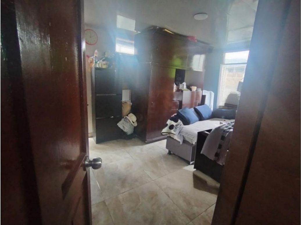 Casa de 10 alcobas en venta en San José Sur, Bogotá, 300 m² · foto 8 de 14