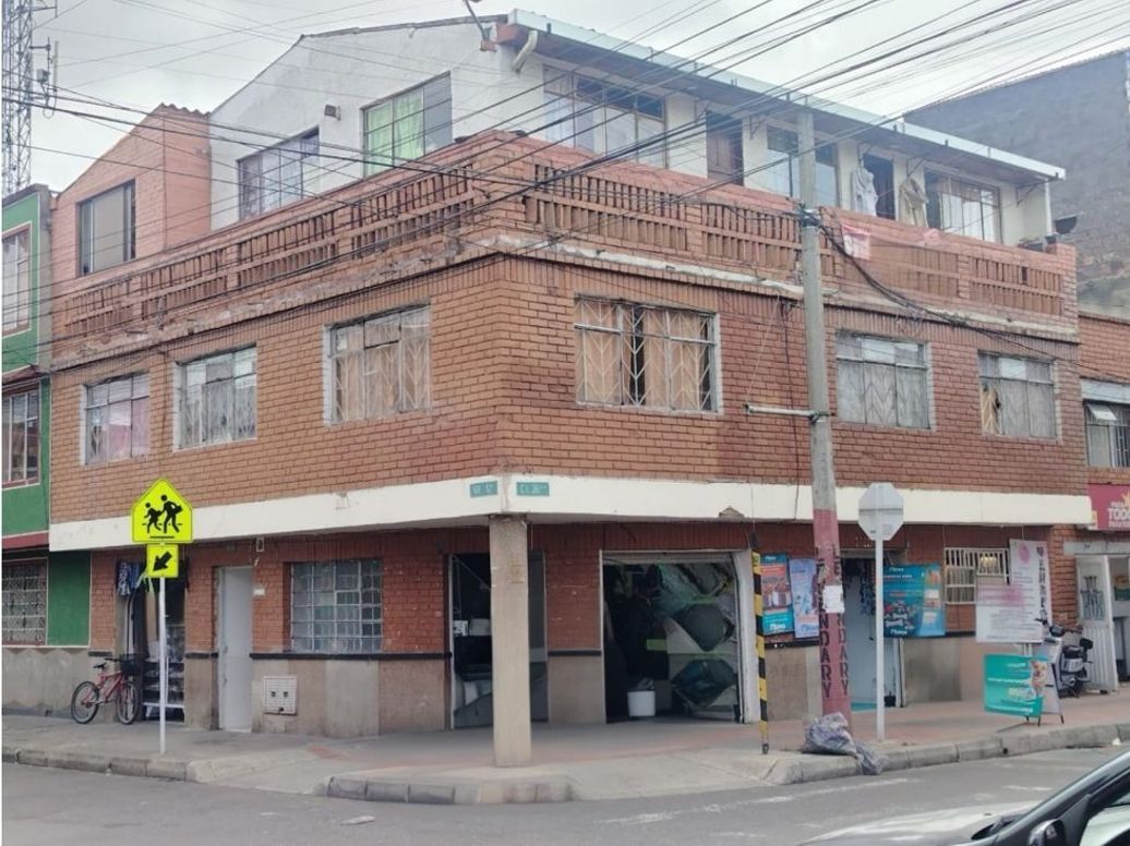 Casa de 10 alcobas en venta en San José Sur, Bogotá, 300 m² · foto 2 de 14