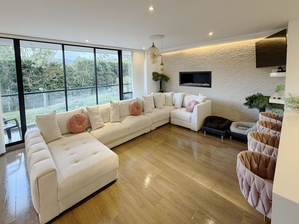 Apartamento de 3 alcobas en venta en Cantalejo, Bogotá, 169 m² · foto 3 de 20
