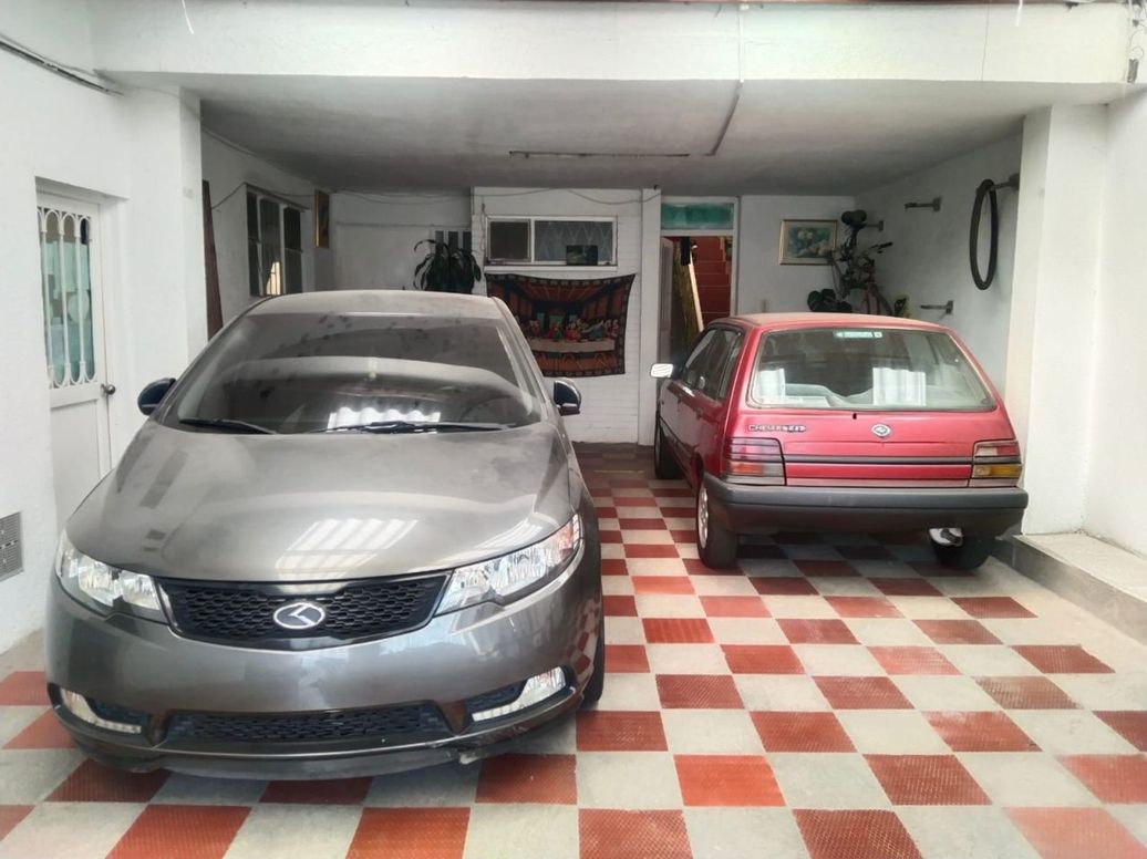 Casa de 10 alcobas en venta en Mandalay Et. Ii, Bogotá, 320 m² · foto 2 de 20