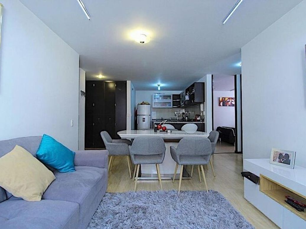 Apartamento de 2 alcobas en venta en Cedro Salazar, Bogotá, 66 m² · foto 2 de 13