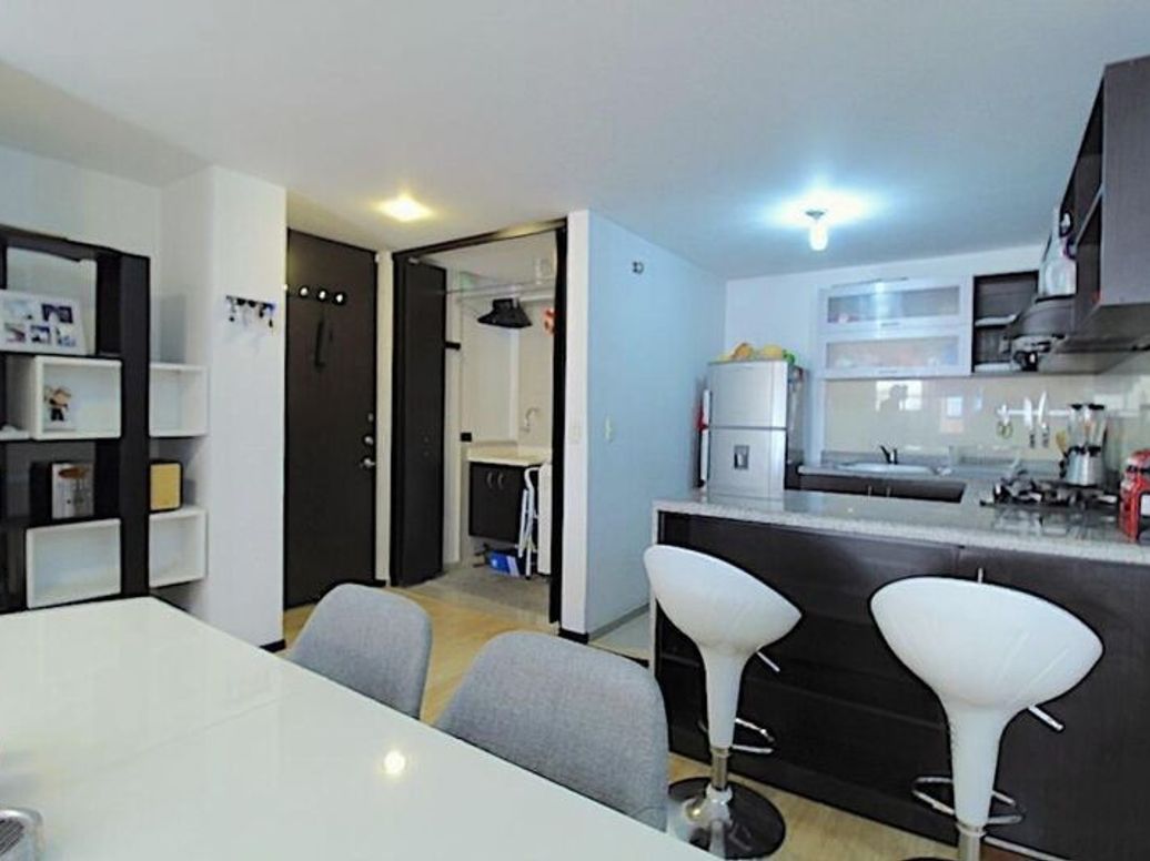 Apartamento de 2 alcobas en venta en Cedro Salazar, Bogotá, 66 m² · foto 6 de 13