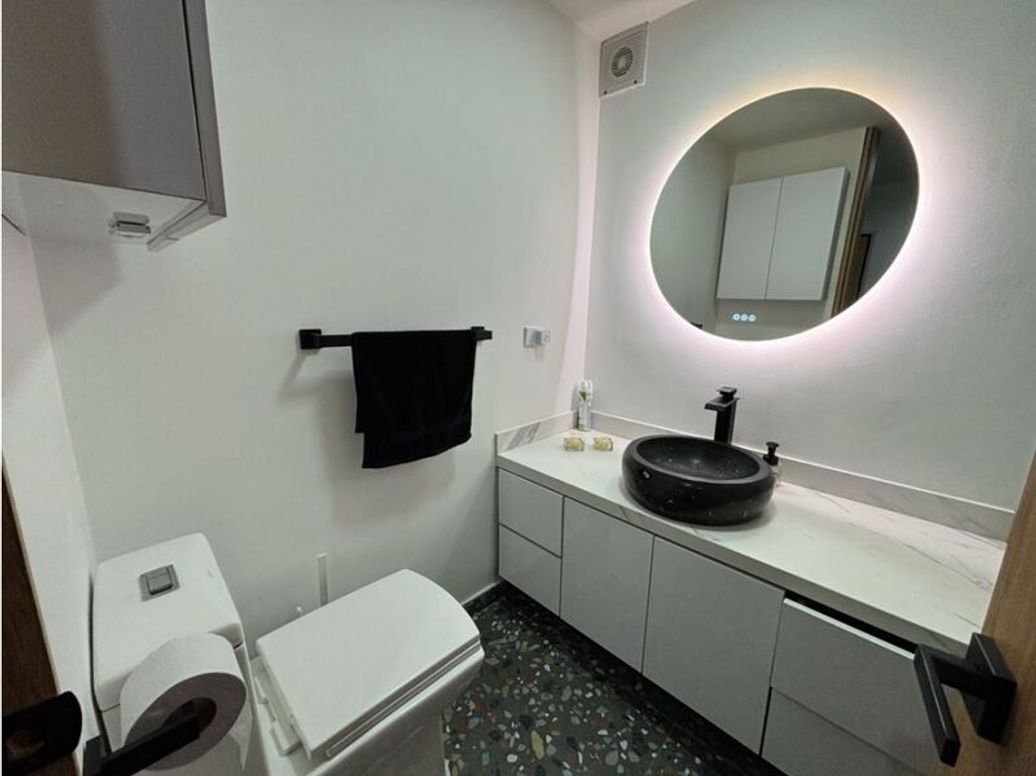 Apartamento de 3 alcobas en venta en Santa Barbara Occidental, Bogotá, 143 m² · foto 13 de 16