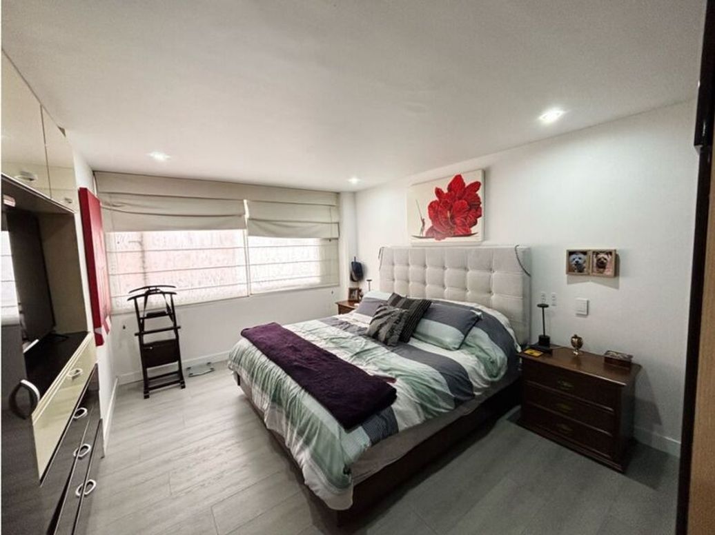 Apartamento de 3 alcobas en venta en Santa Barbara Occidental, Bogotá, 143 m² · foto 14 de 16
