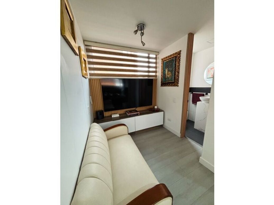 Apartamento de 3 alcobas en venta en Santa Barbara Occidental, Bogotá, 143 m² · foto 4 de 16