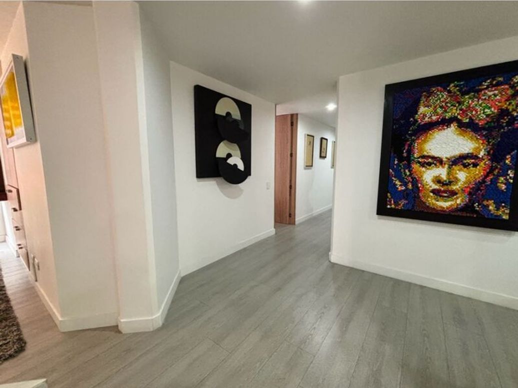 Apartamento de 3 alcobas en venta en Santa Barbara Occidental, Bogotá, 143 m² · foto 9 de 16