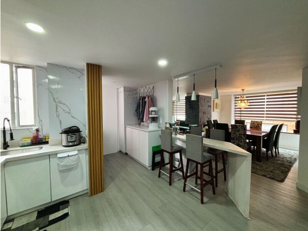 Apartamento de 3 alcobas en venta en Santa Barbara Occidental, Bogotá, 143 m² · foto 7 de 16