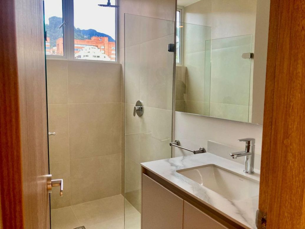 Apartamento de 3 alcobas en venta en El Nogal, Bogotá, 139 m² · foto 11 de 14