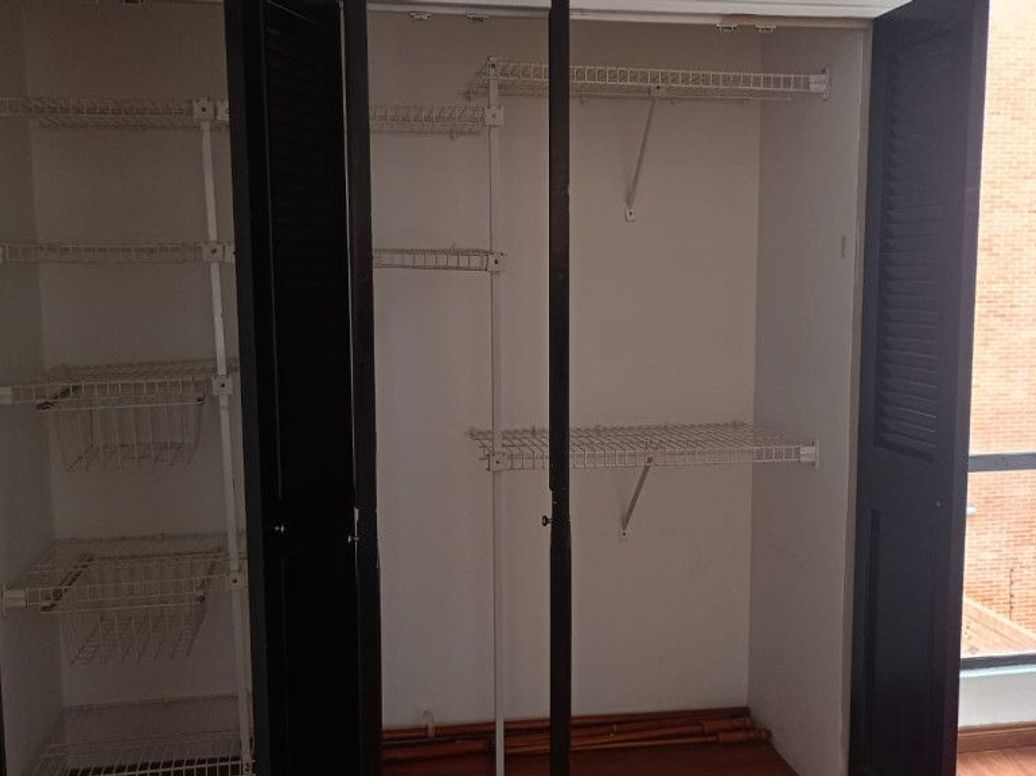 Apartamento de 2 alcobas en venta en Las Acasias, Bogotá, 81 m² · foto 2 de 4
