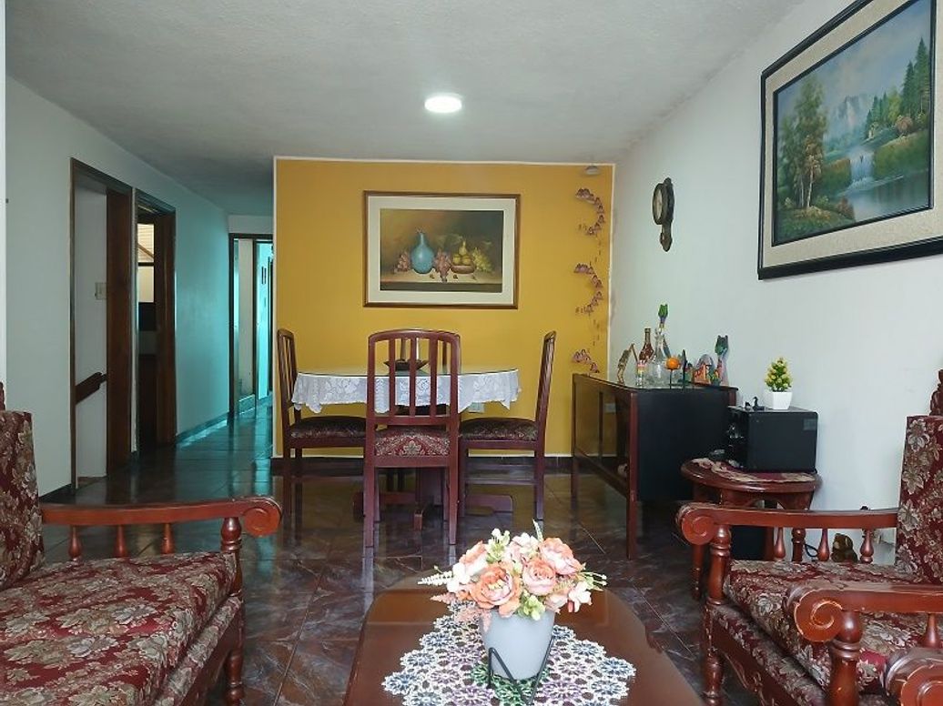 Casa de 5 alcobas en venta en Gustavo Restrepo, Bogotá, 292 m² · foto 2 de 20