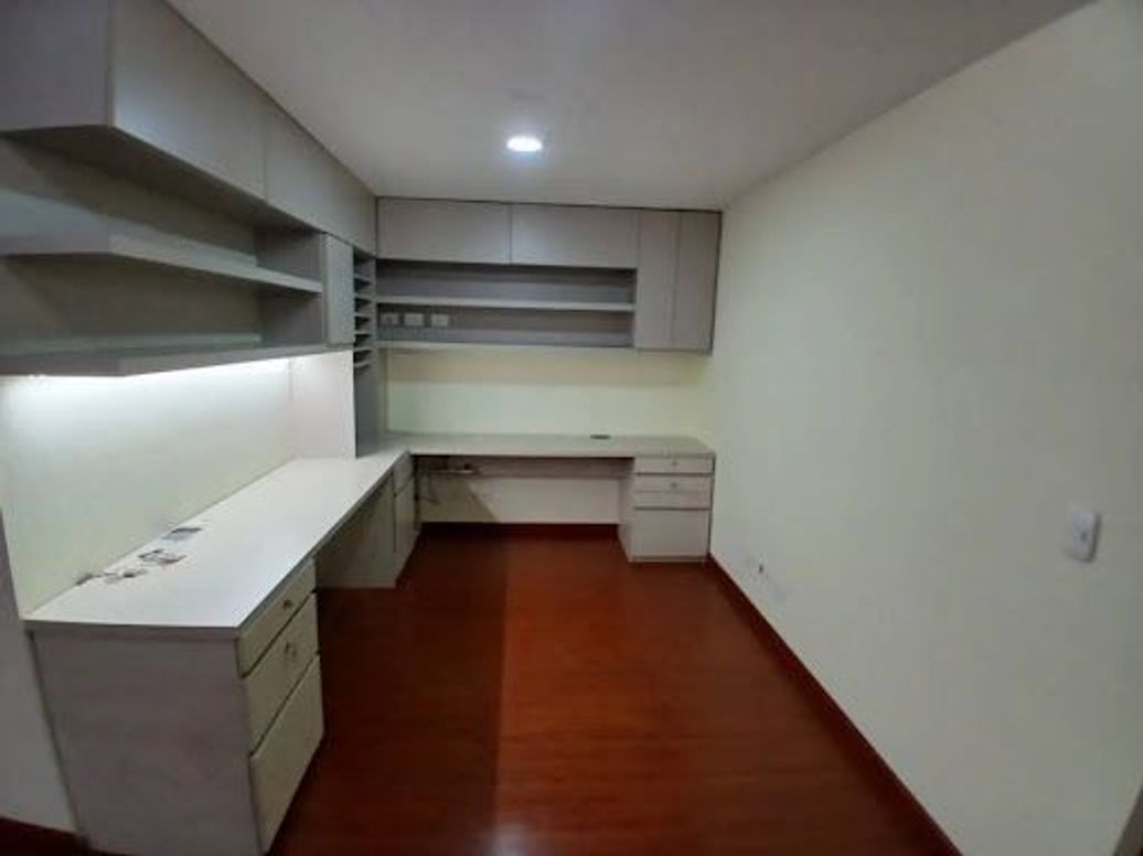 Apartamento de 2 alcobas en venta en Caobos Salazar, Bogotá, 80 m² · foto 3 de 19