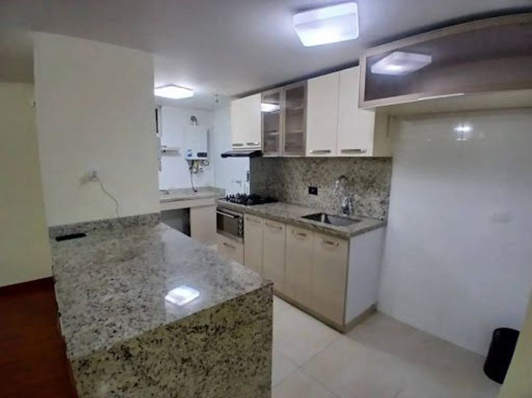 Apartamento de 2 alcobas en venta en Caobos Salazar, Bogotá, 80 m² · foto 5 de 19