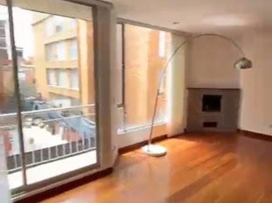 Apartamento de 4 alcobas en venta en Santa Barbara Central, Bogotá, 110 m² · foto 2 de 15