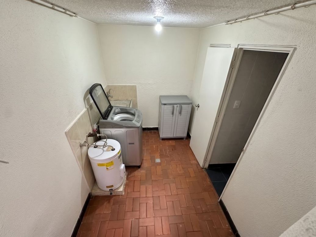 Apartamento de 3 alcobas en venta en Popular Modelo, Bogotá, 107 m² · foto 12 de 20