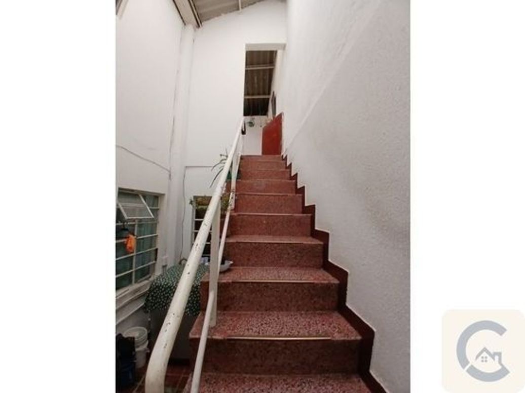Casa de 7 alcobas en venta en Santa Isabel, Bogotá, 126 m² · foto 9 de 16