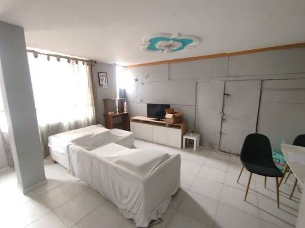 Casa de 6 alcobas en venta en La Aurora, Bogotá, 270 m² · foto 2 de 17
